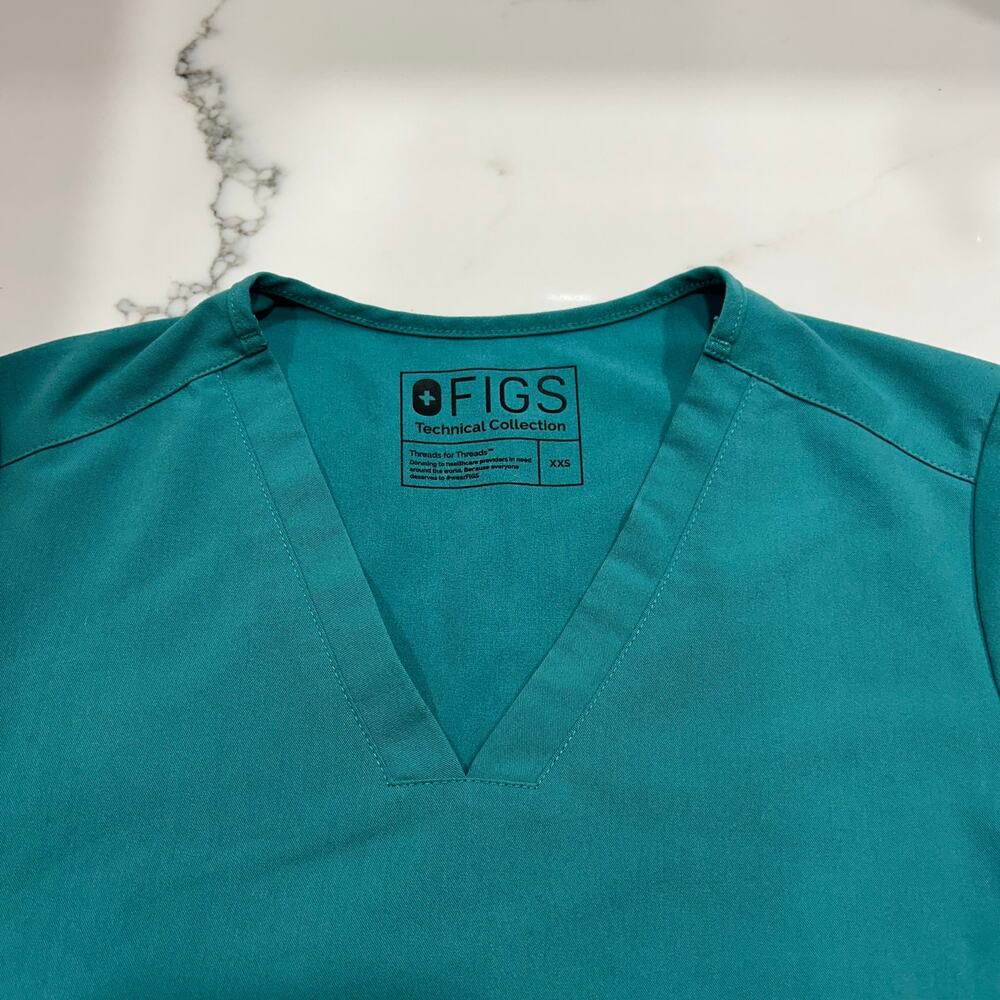 FIGS Tech Collection Women’s Scrub Top – Size XXS